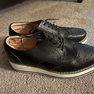 Elegant Black Leather Women's Loafers